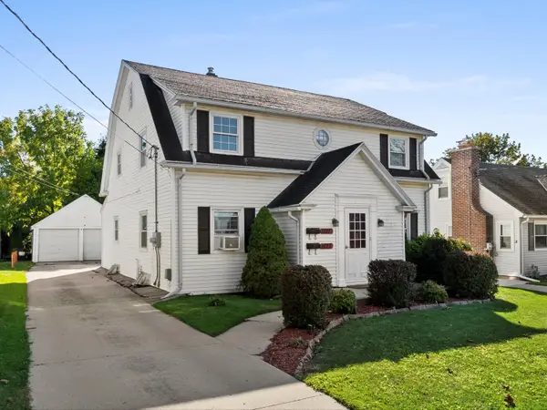 1121 Fairmont Ln, Manitowoc, WI 54220