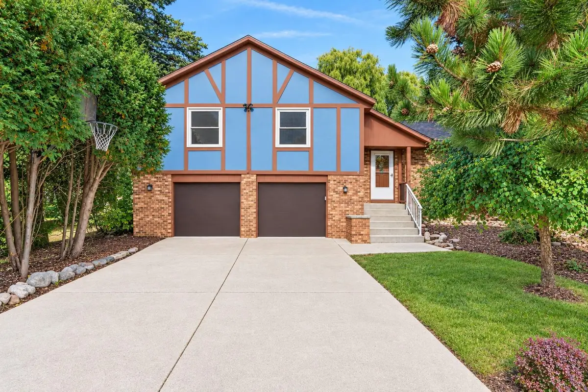 4004 Greenwood Ct, Sheboygan, WI 53081 - #1