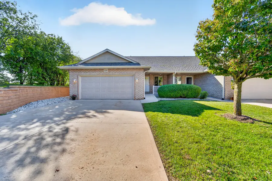 539 Bolson Dr, Oconomowoc, WI 53066 - #2