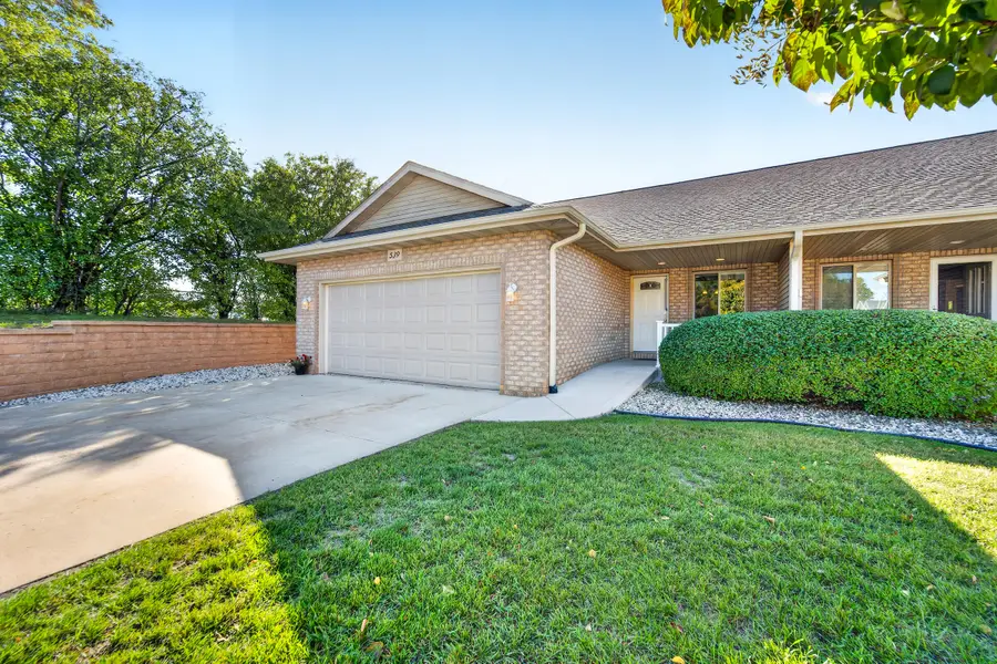 539 Bolson Dr, Oconomowoc, WI 53066 - #3