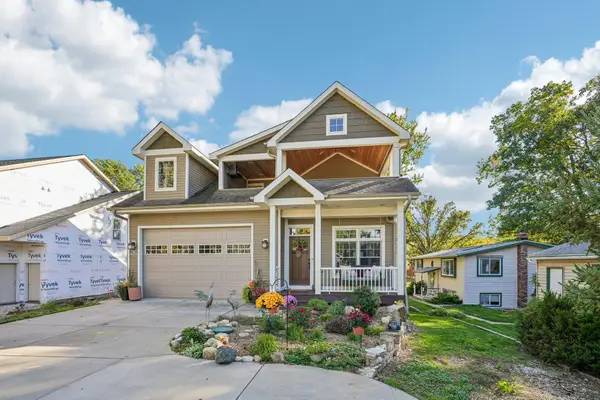 N20W29987 Glen Cove Rd, Delafield, WI 53072