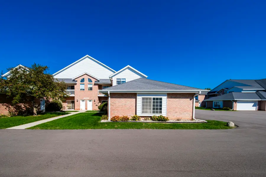 N25W24129 River Park Dr, Pewaukee, WI 53072 - #2