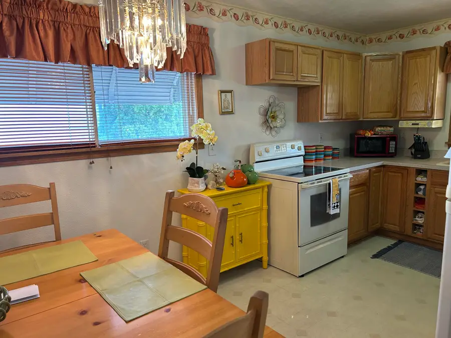 827 Coronada Dr, Racine, WI 53402 - #3