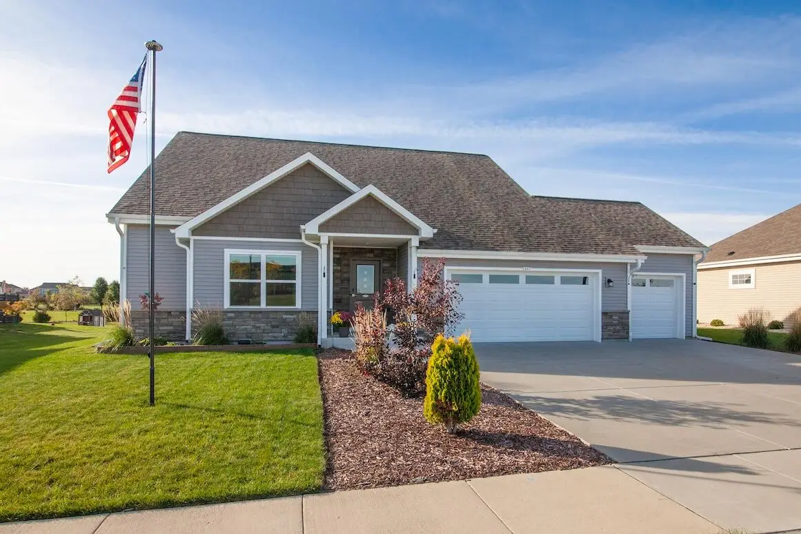 1451 Whalen Dr, Oconomowoc, WI 53066 - #1