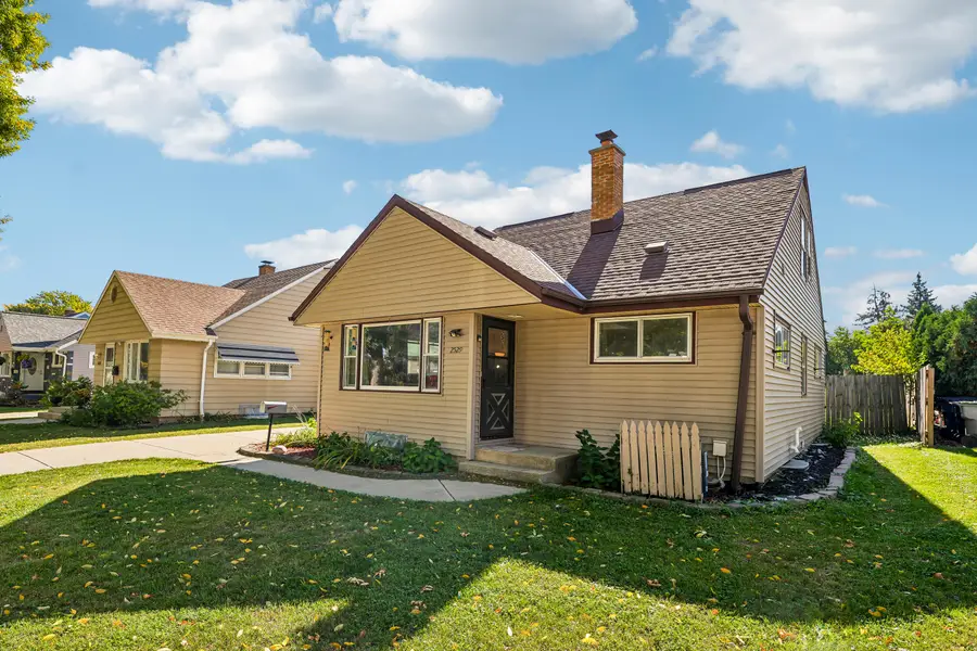 2529 W Bolivar Ave, Milwaukee, WI 53221 - #2