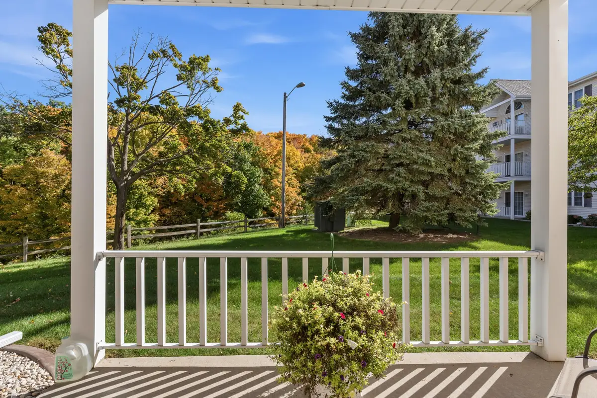 715 Canterberry Ct, West Bend, WI 53090 - #1