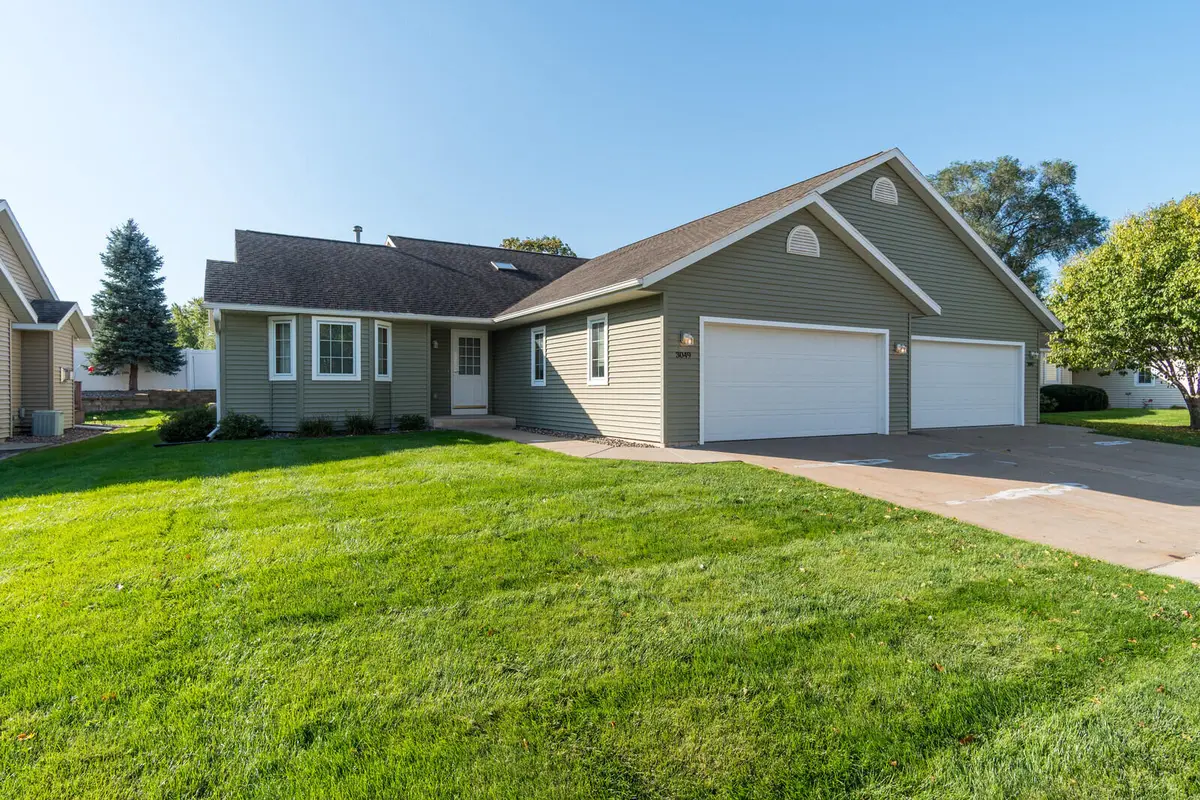 3049 Lakota Pl, La Crosse, WI 54601 - #1
