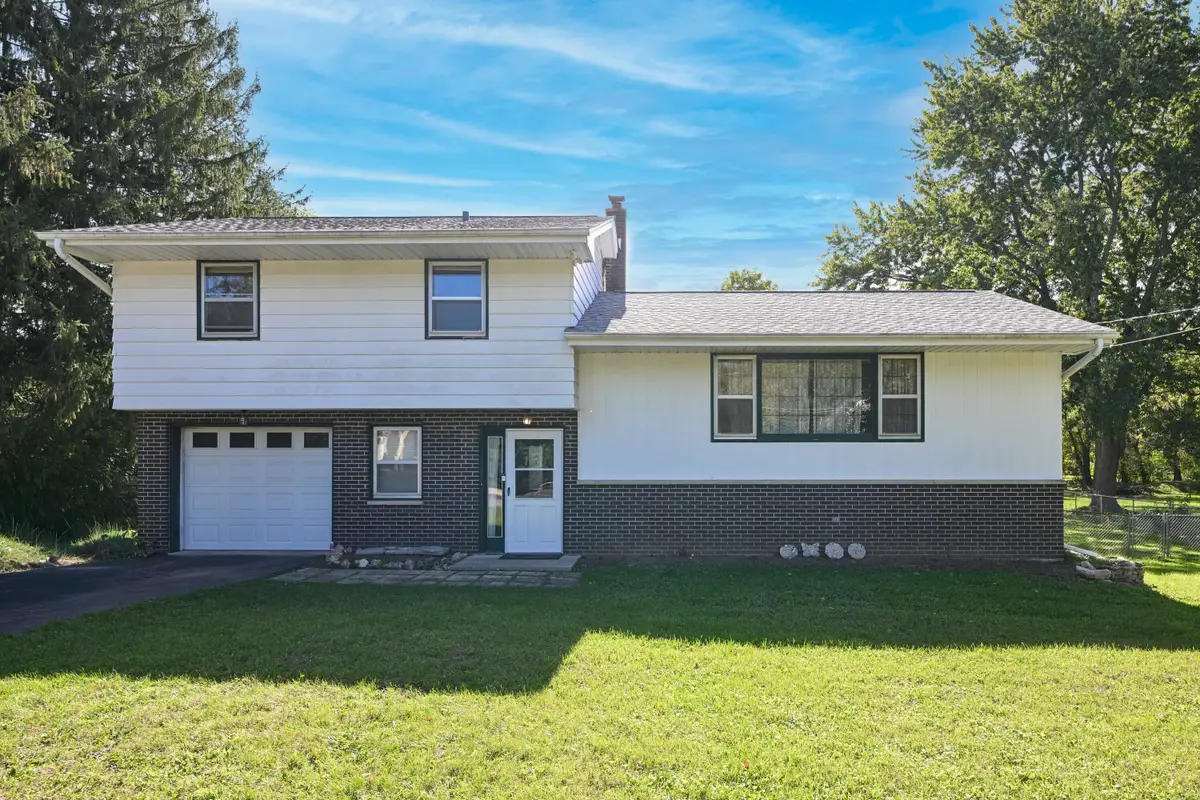 S77W25205 National Ave, Vernon, WI 53189 - #1