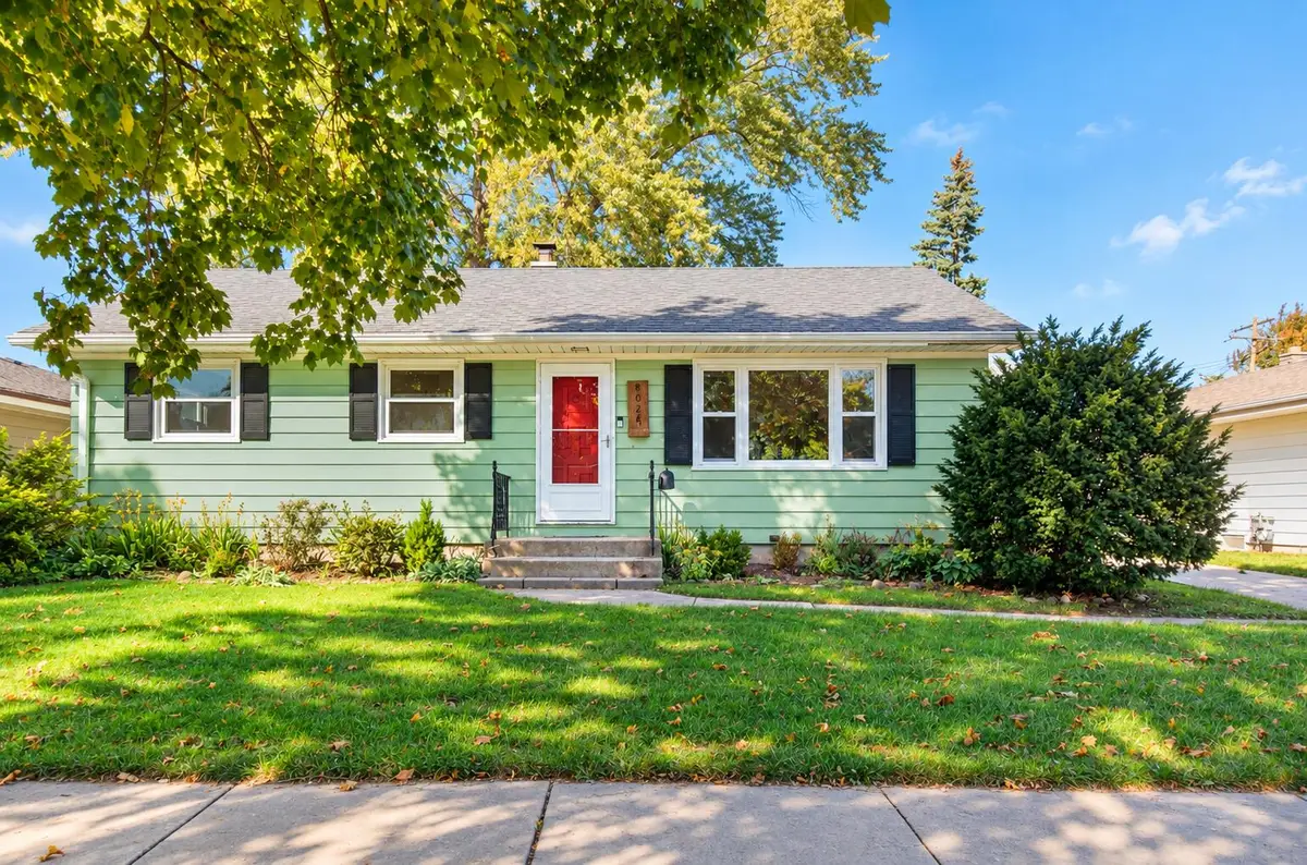 8026 W Sunbury Ct, Milwaukee, WI 53219 - #1