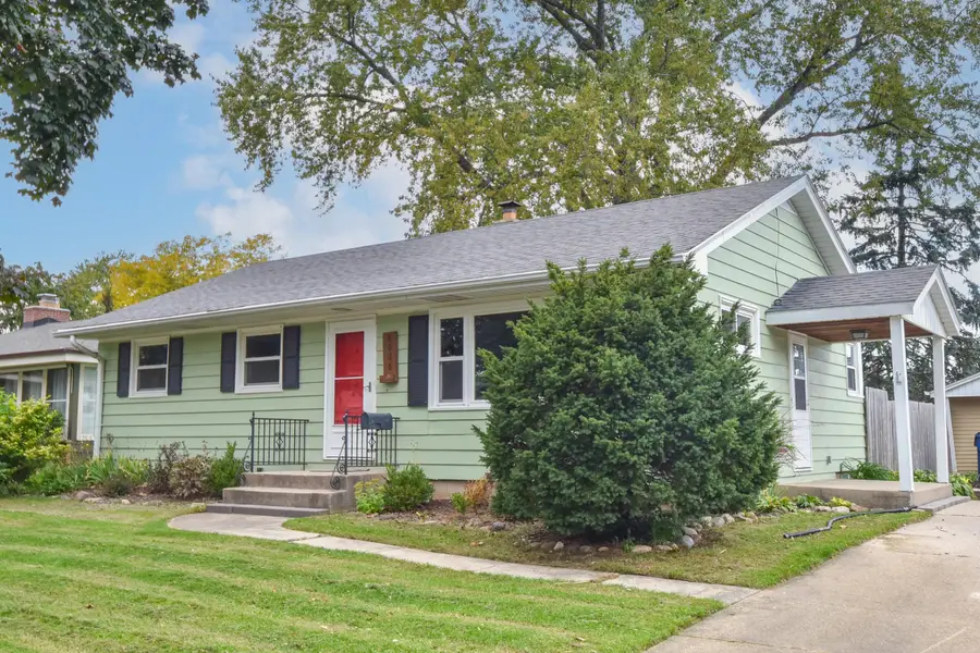8026 W Sunbury Ct, Milwaukee, WI 53219 - #3