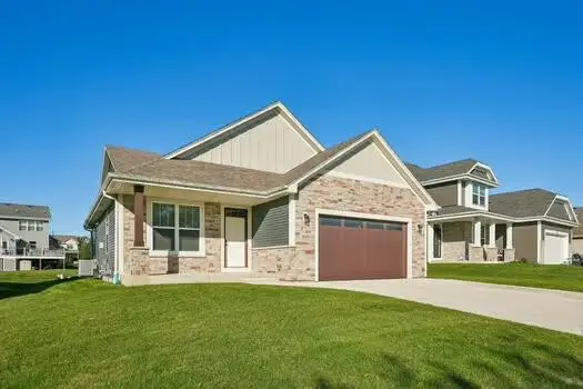 9120 Prairie Crossing Dr, Caledonia, WI 53126