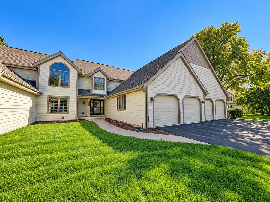 3970 St Andrew Ct, Brookfield, WI 53045 - #2