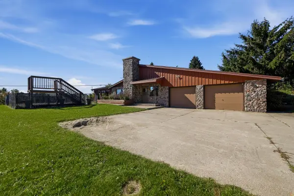N911 Knepprath Rd, Holland, WI 53013