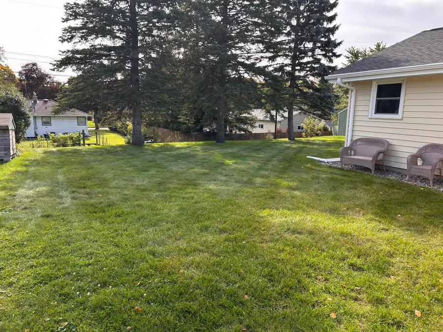 811 Meadowbrook Dr, West Bend, WI 53090 - #3