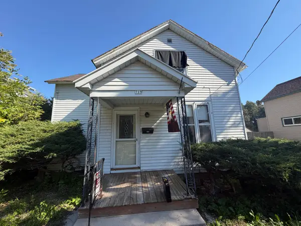 719 S 22nd St, Manitowoc, WI 54220