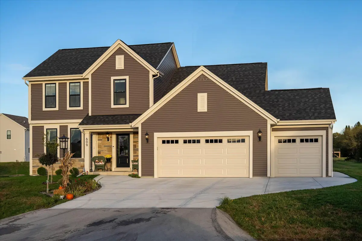 609 Bark River Way, Dousman, WI 53118 - #1