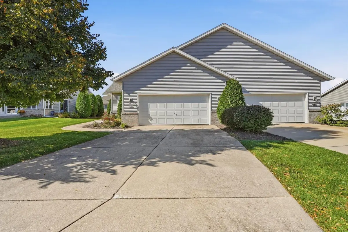 N7789 Maple Ridge Rd, Ixonia, WI 53066 - #1