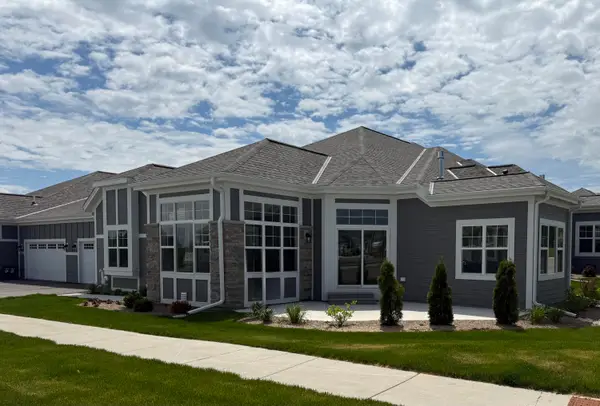 904 S Verona Cir, Grafton, WI 53024