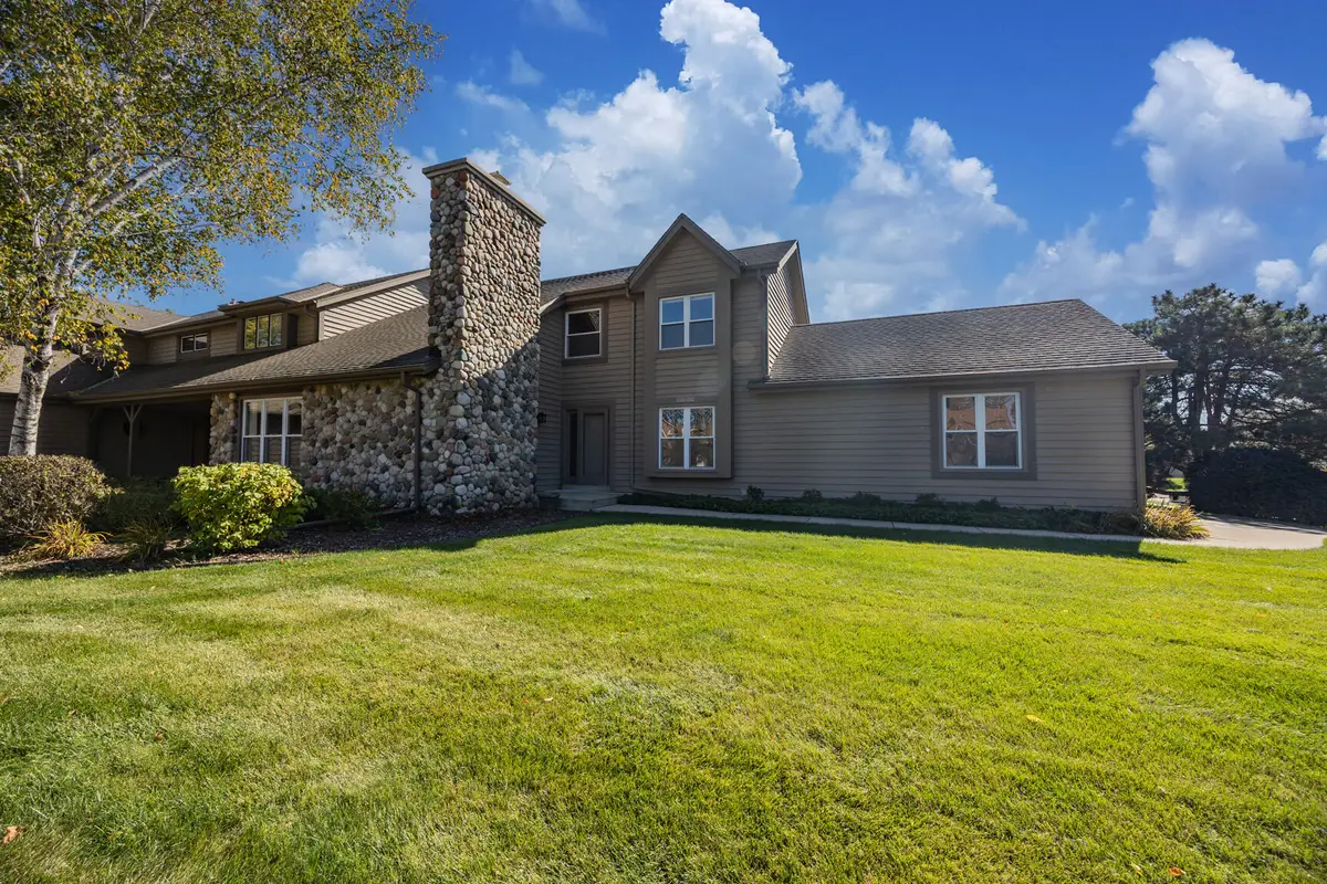 1515 W De La Warr Cir, Mequon, WI 53092 - #1