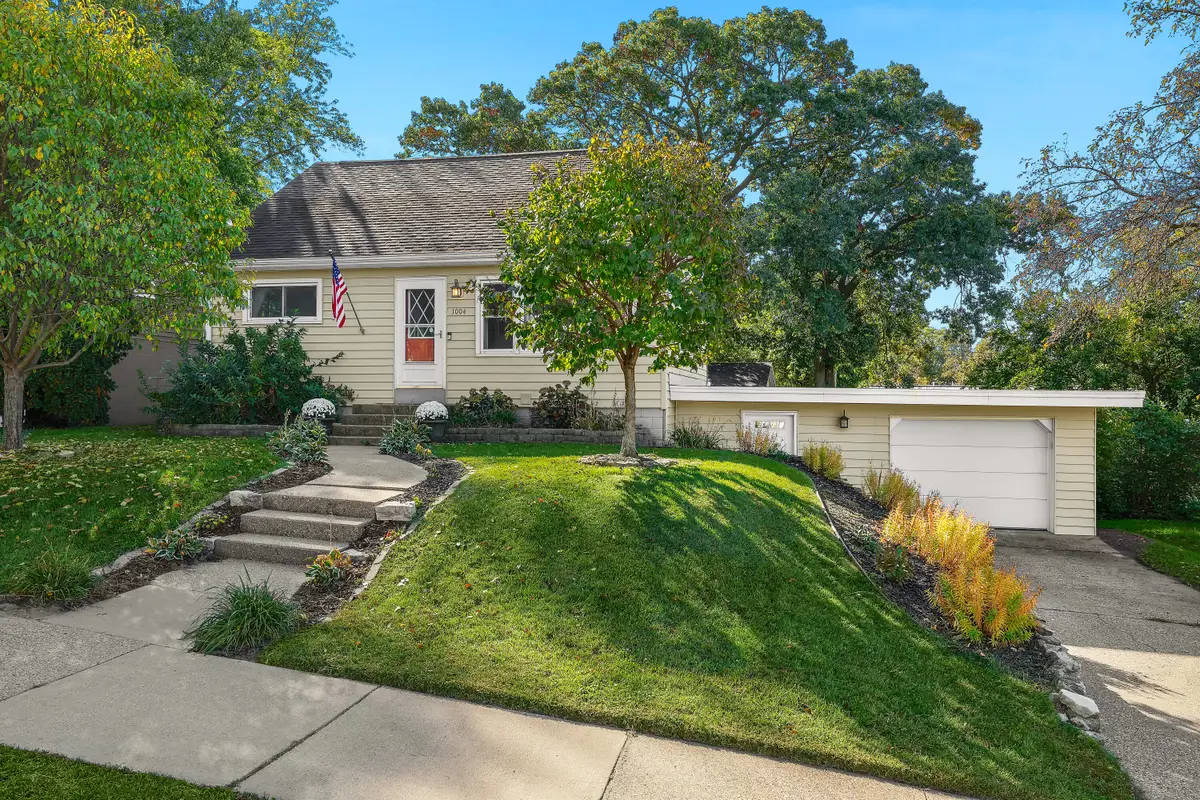 1004 Green St, Onalaska, WI 54650 - #1