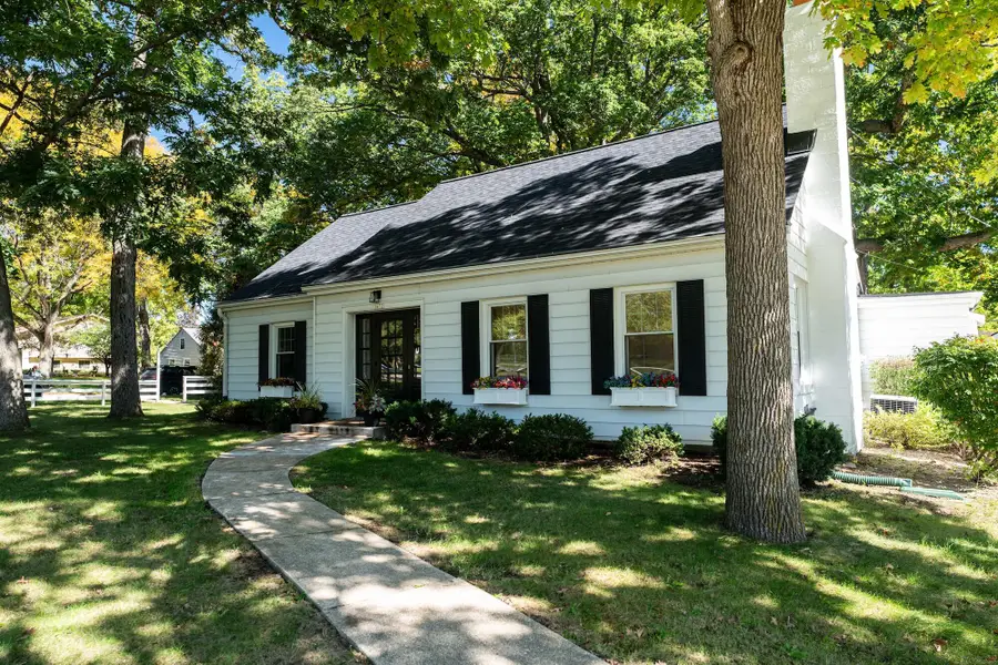1672 N 124th St, Wauwatosa, WI 53226 - #3