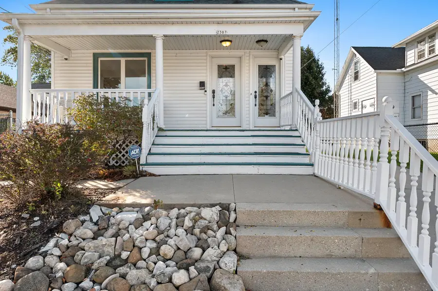 2307 Marshall St, Manitowoc, WI 54220 - #3