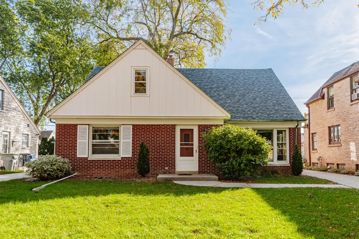 3430 N 93rd St, Milwaukee, WI 53222 - #1