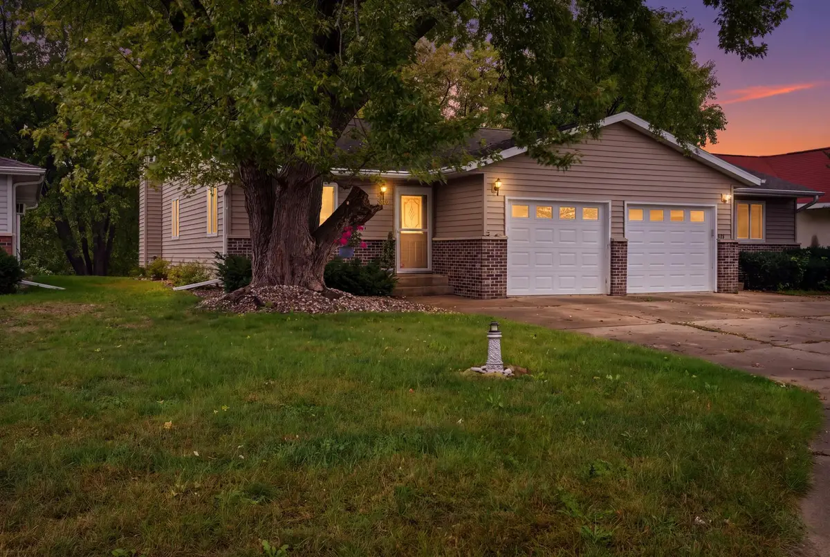 209 Westview Pl, La Crosse, WI 54601 - #1