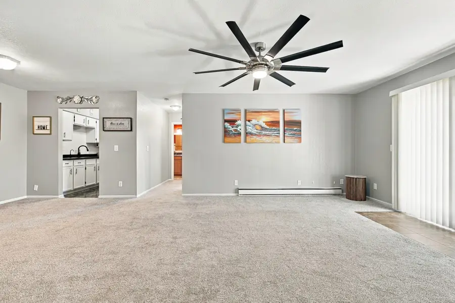 637 Westridge Dr, West Bend, WI 53095 - #2