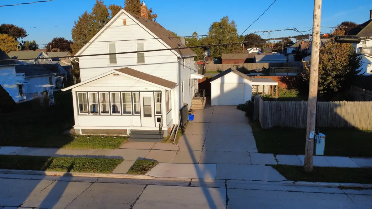1911 Jackson St, Two Rivers, WI 54241 - #1