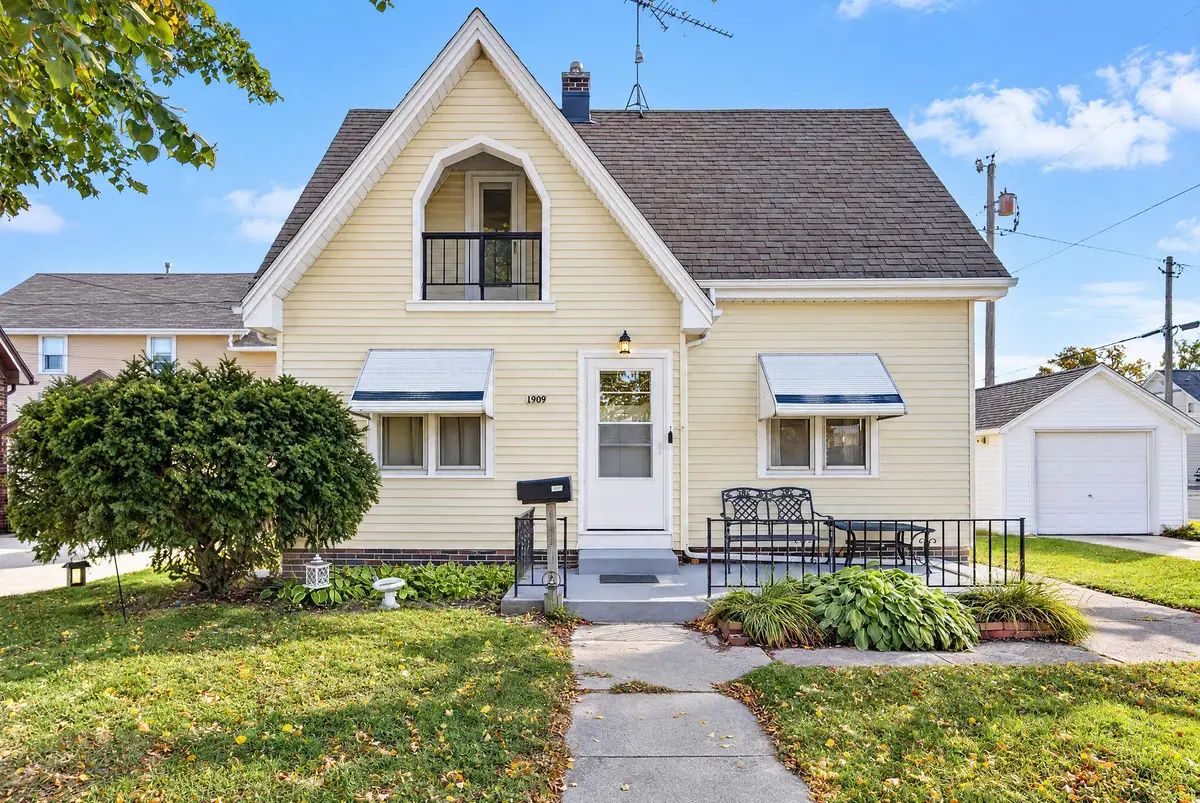 1909 S 10th St, Sheboygan, WI 53081 - #1