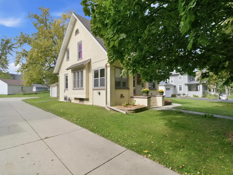 403 Grand Ave, Hartford, WI 53027 - #3