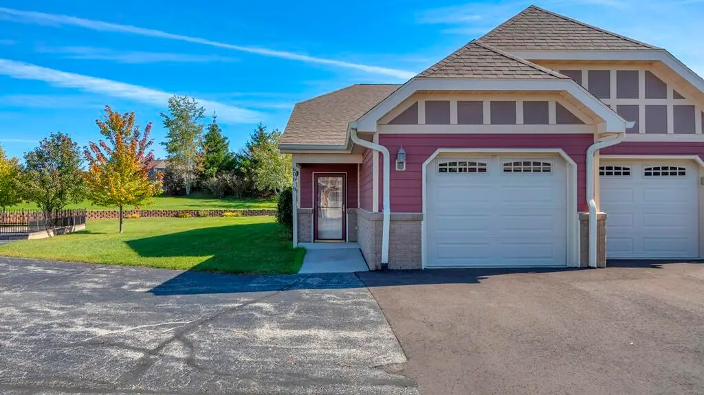 606 Danube Ct, Sheboygan Falls, WI 53085 - #1