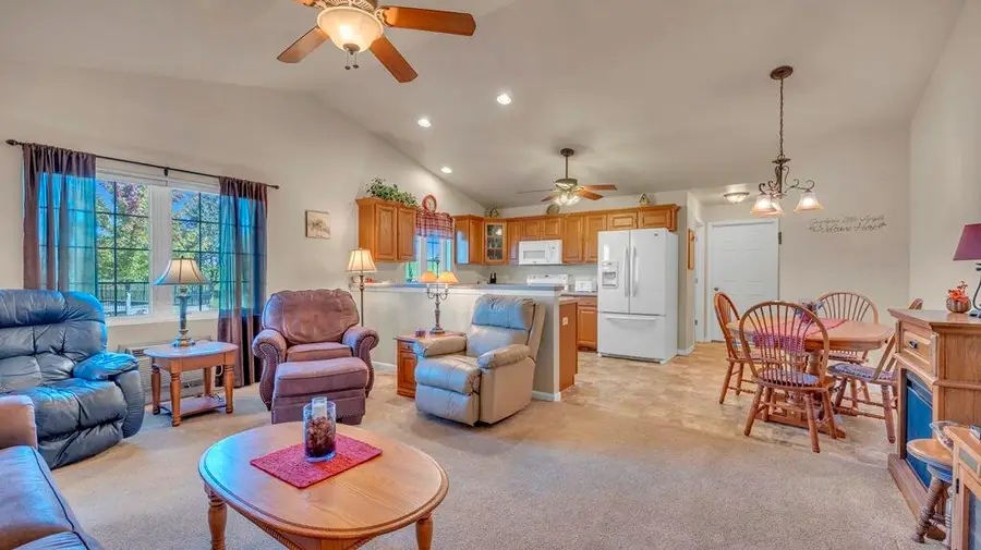 606 Danube Ct, Sheboygan Falls, WI 53085 - #3