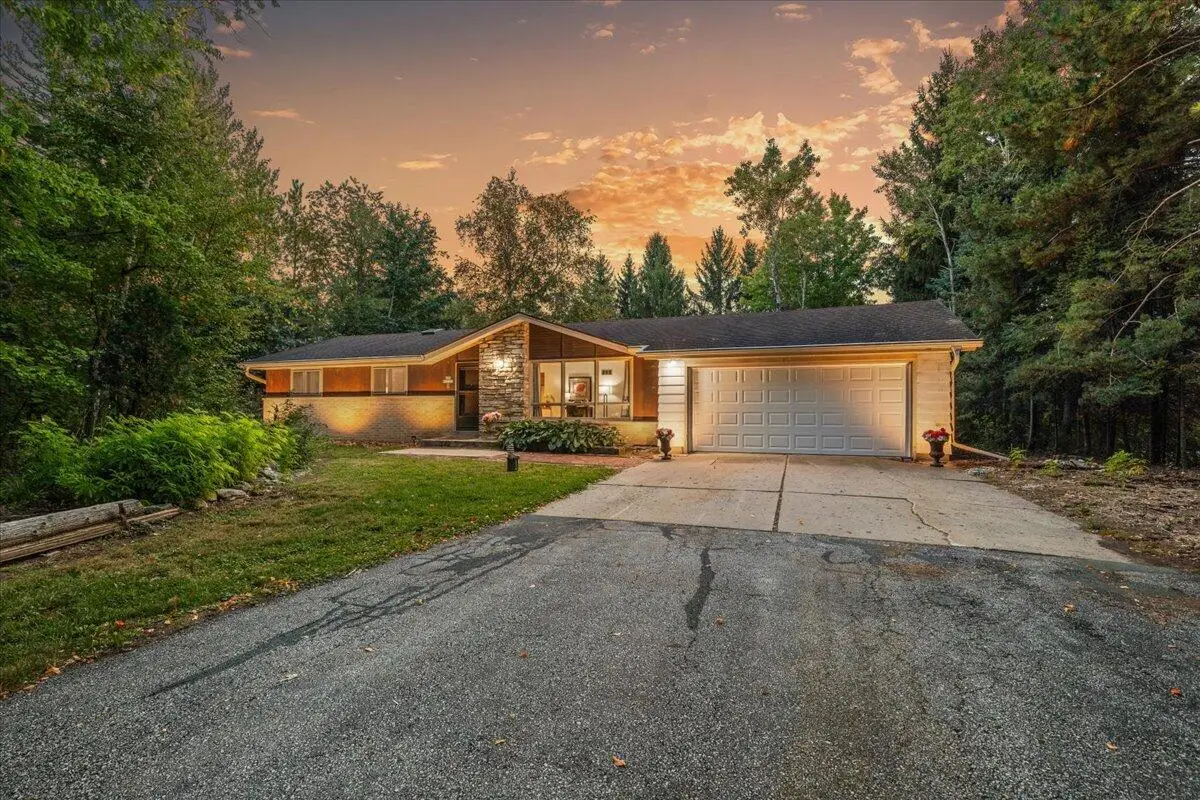 N30W22171 Green Rd, Pewaukee, WI 53186 - #1