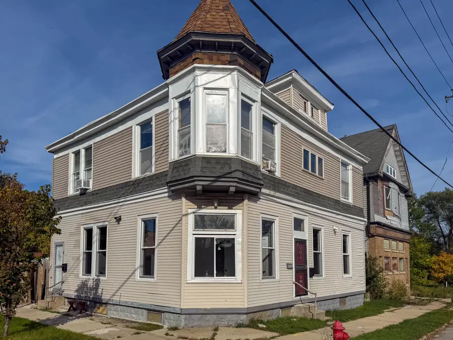 3232 W Cameron Ave, Milwaukee, WI 53209 - #2