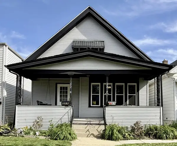 2210 S 71st St, West Allis, WI 53219