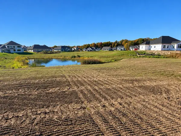 1019 Pleasant Valley Rd, Grafton, WI 53024