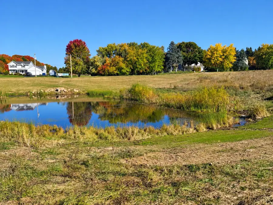 1019 Pleasant Valley Rd, Grafton, WI 53024 - #2