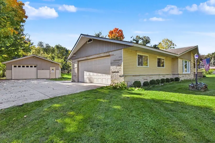 33733 Academy Rd, Rochester, WI 53105 - #3