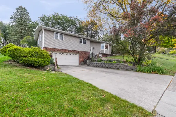 102 Birch Ln, Hartford, WI 53027
