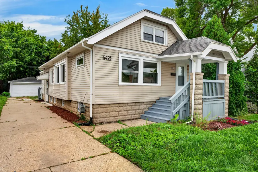 4425 W Hampton Ave, Milwaukee, WI 53218 - #2