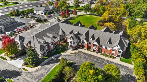 17490 Crest Hill Dr, Brookfield, WI 53045
