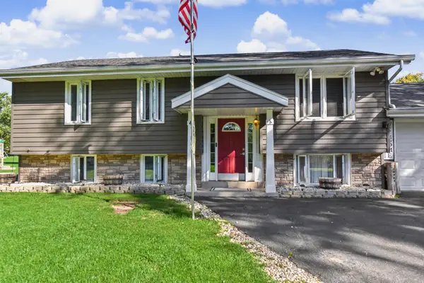 S88W30964 Meyer Dr, Mukwonago, WI 53149