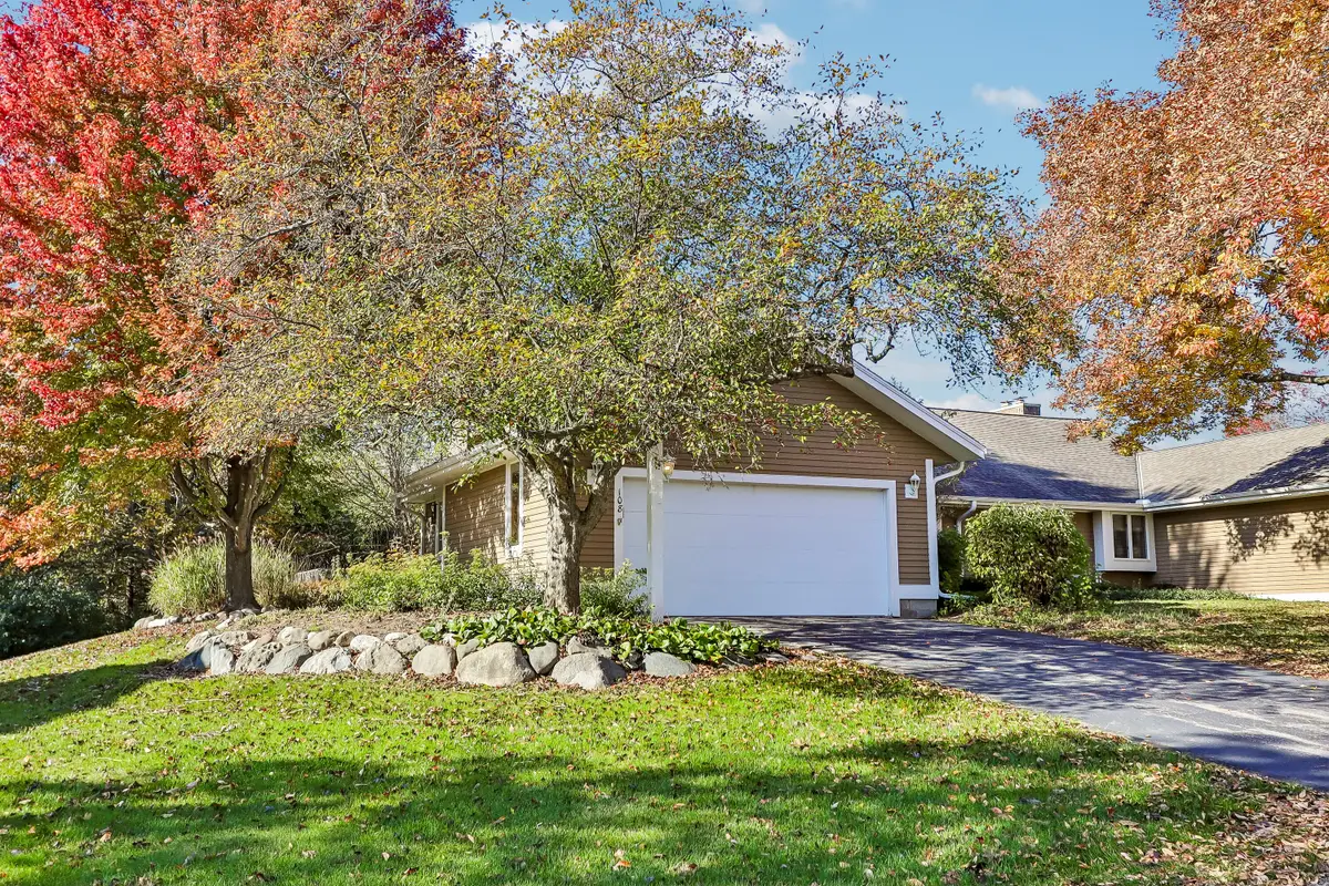 108 Harrogate Dr, Waukesha, WI 53188 - #1