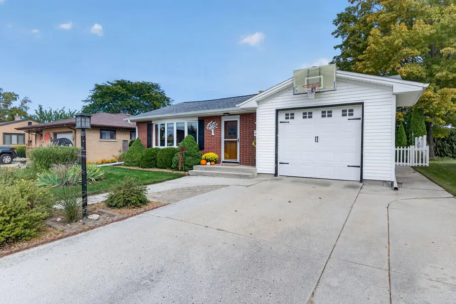 2725 Henry St, Sheboygan, WI 53081 - #2
