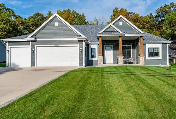 W304N2477 Maple Ave, Delafield, WI 53072