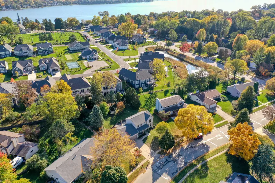 444 Cheshire Ln, Pewaukee, WI 53072 - #2