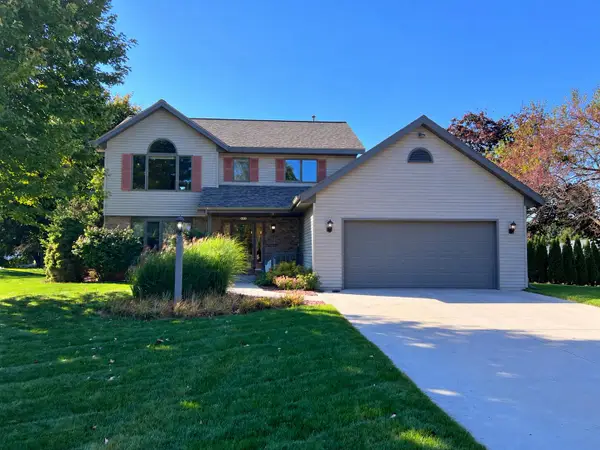 4424 Hunters Glen Dr, Sheboygan, WI 53083