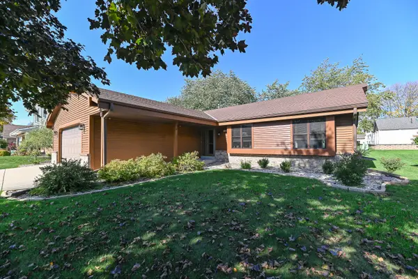 16240 W Allison Ln, New Berlin, WI 53151